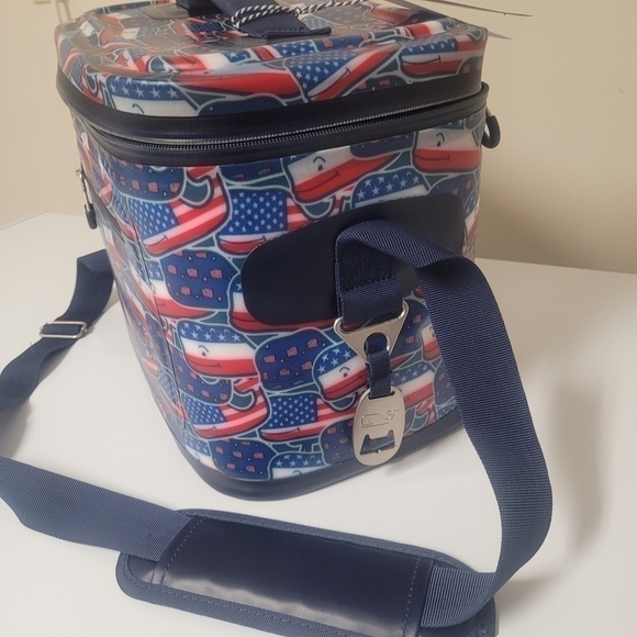 Vineyard Vines  Whale and USA Flag Red White & Blue 12 Can Cooler NWT - Picture 9 of 12